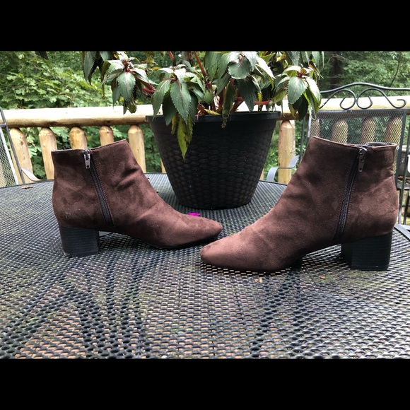 NWOT, Kelly & Katie Brown Suede Boots- Size 8 - Picture 4 of 16
